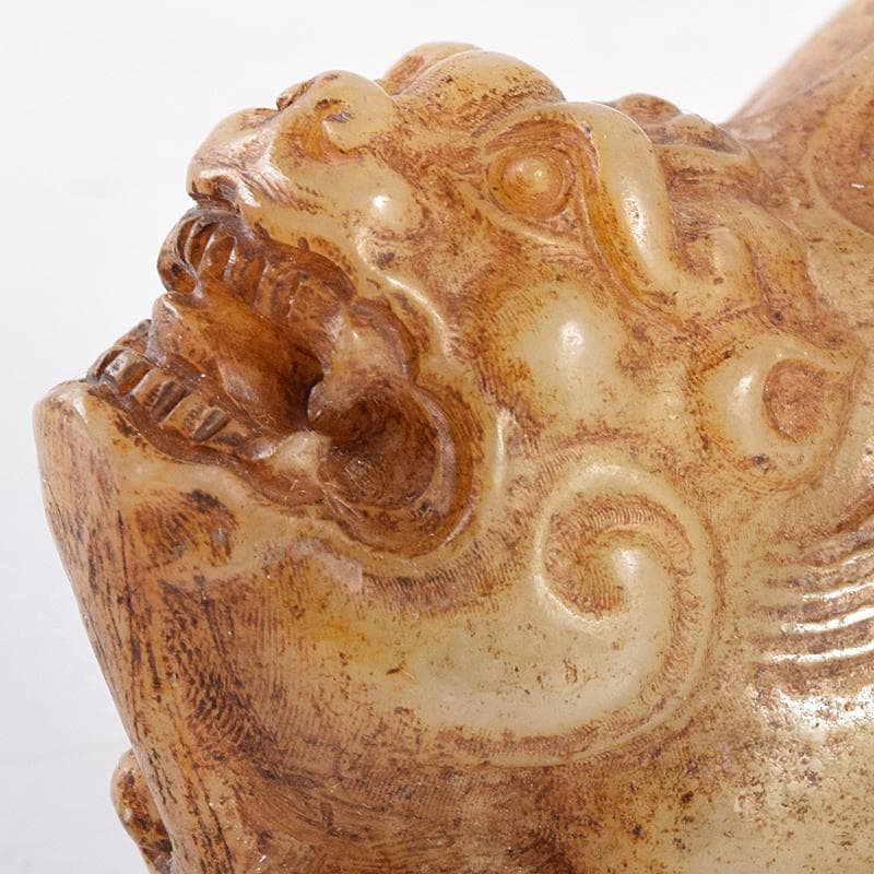 中国　玉石彫刻　獅子　神獣　根付　紙鎮　置物　C　7992E