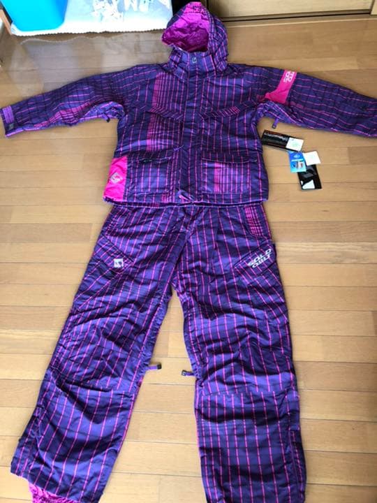 ソールドアウトのスノーボードウェア上下セット　BURTON AK同等の機能性