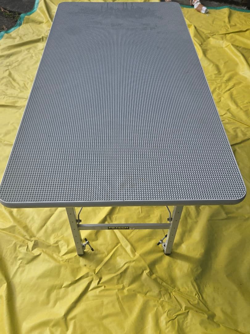 トリミングテーブル。ブランドはPETECHです。.