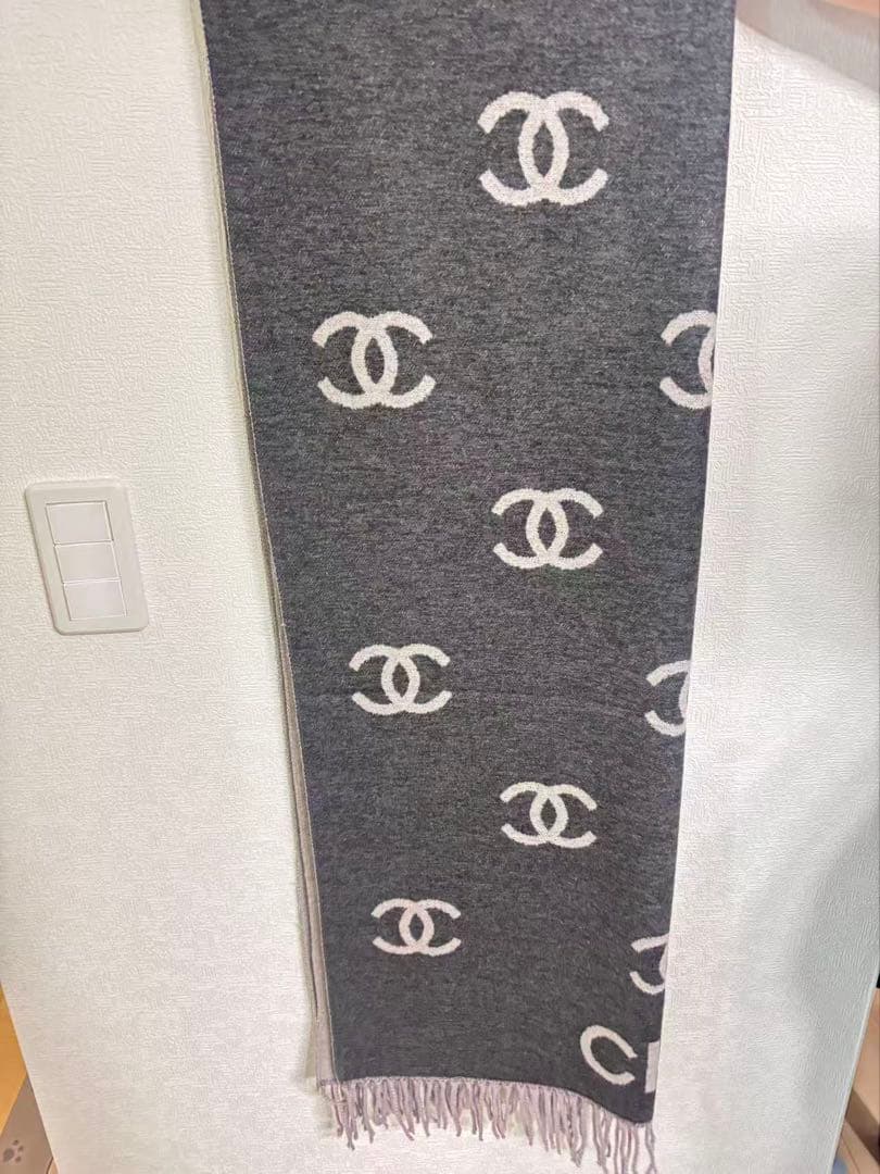 CHANEL ロゴ入り グレー マフラーノベルティ