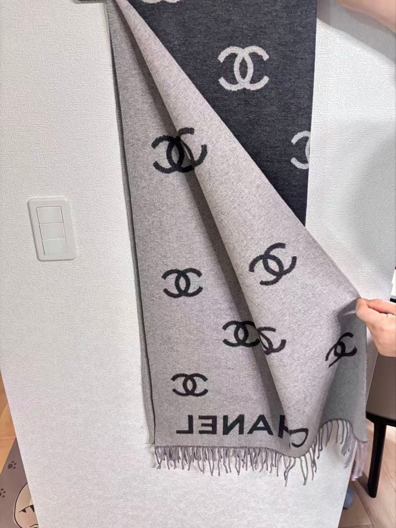 CHANEL ロゴ入り グレー マフラーノベルティ
