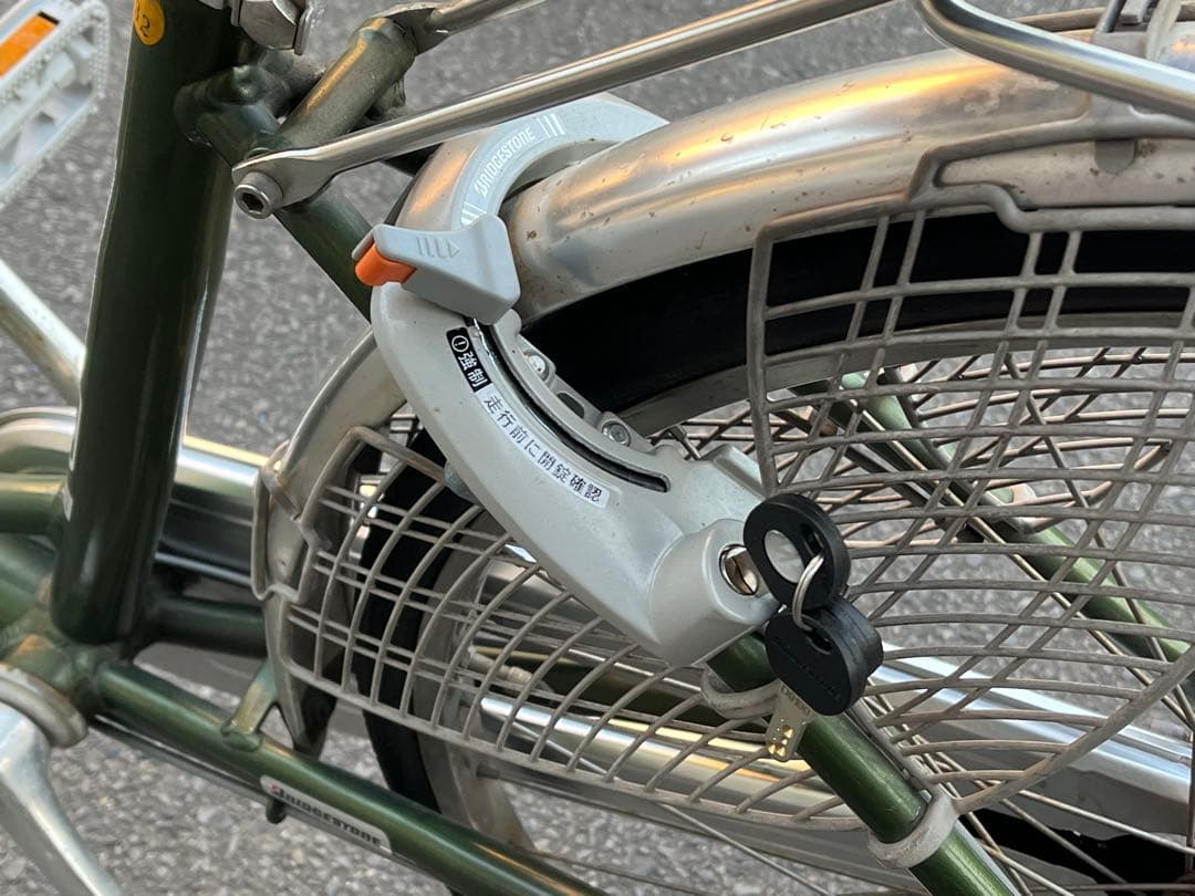 中古ブリヂストン軽量アルミ3段変速自転車〓26インチ★カギ＆チェーンケース新品