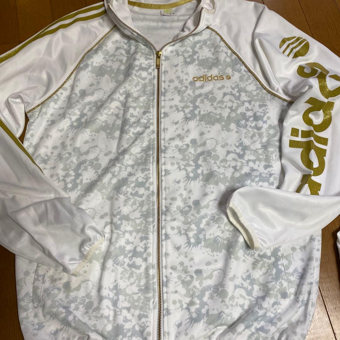 adidasセットアップ上下セットアップ　白金　スプラッシュ柄