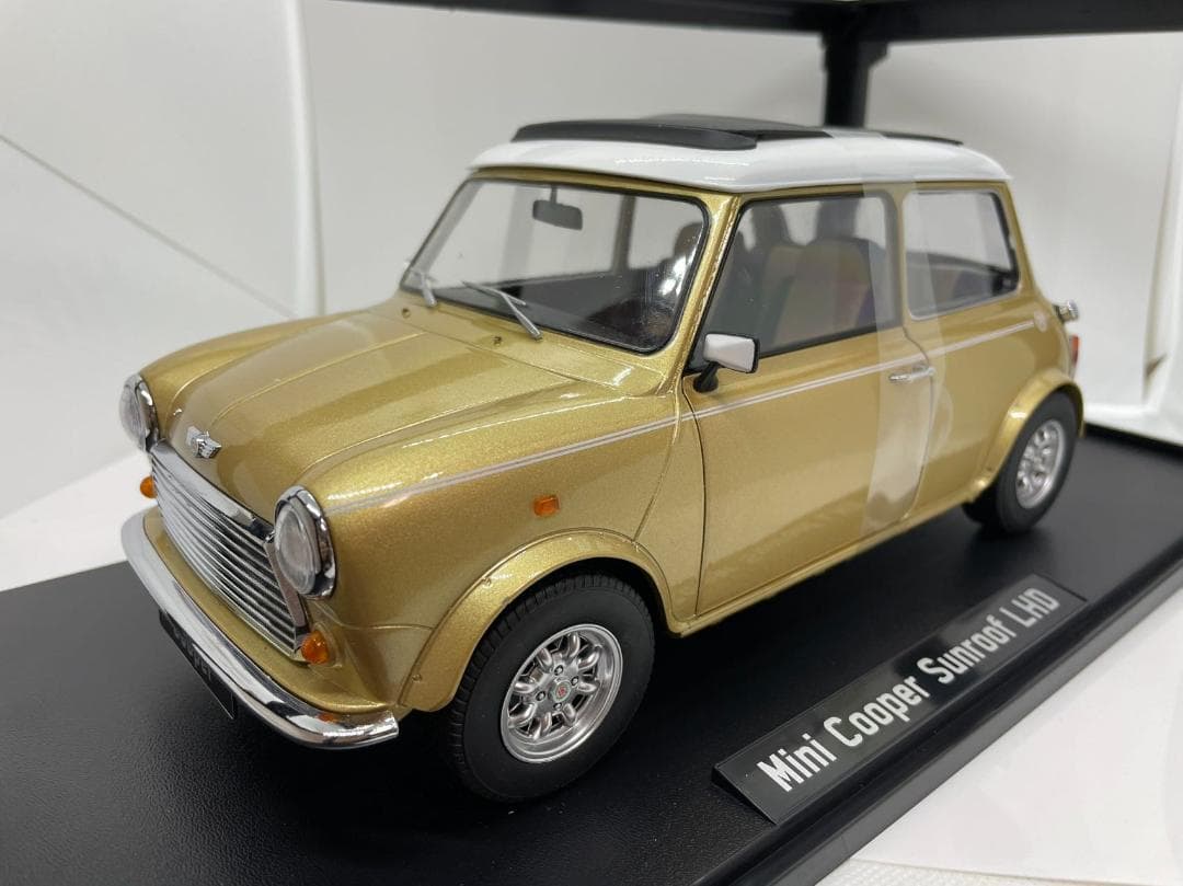 305-035 KK 1/12 ミニ クーパー Sunroof LHD