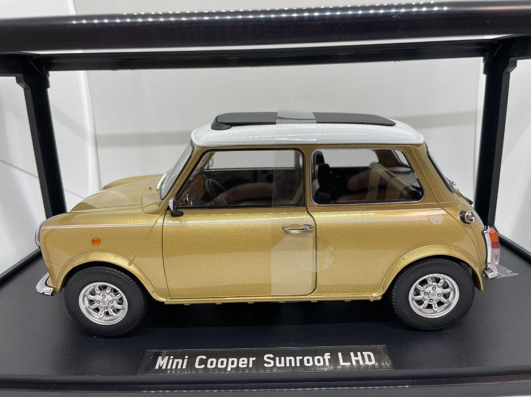 305-035 KK 1/12 ミニ クーパー Sunroof LHD
