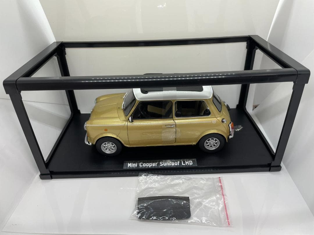 305-035 KK 1/12 ミニ クーパー Sunroof LHD