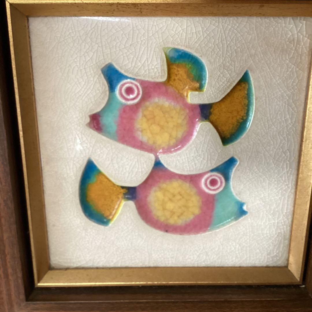 京都嵯峨野　佐分利　正作　【　七宝陶額　魚　】　木枠額装品