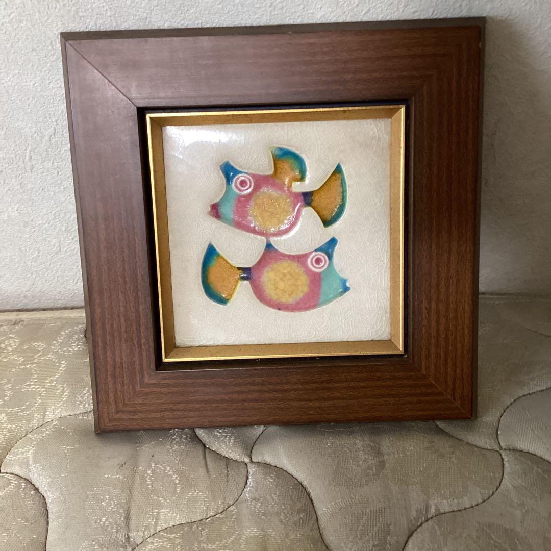 京都嵯峨野　佐分利　正作　【　七宝陶額　魚　】　木枠額装品