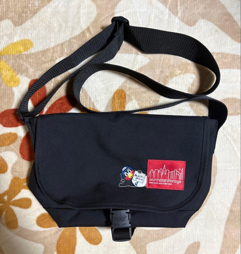 東京ヤクルトスワローズ　つば九郎　マンハッタンポーテージコラボ　ショルダーバッグ