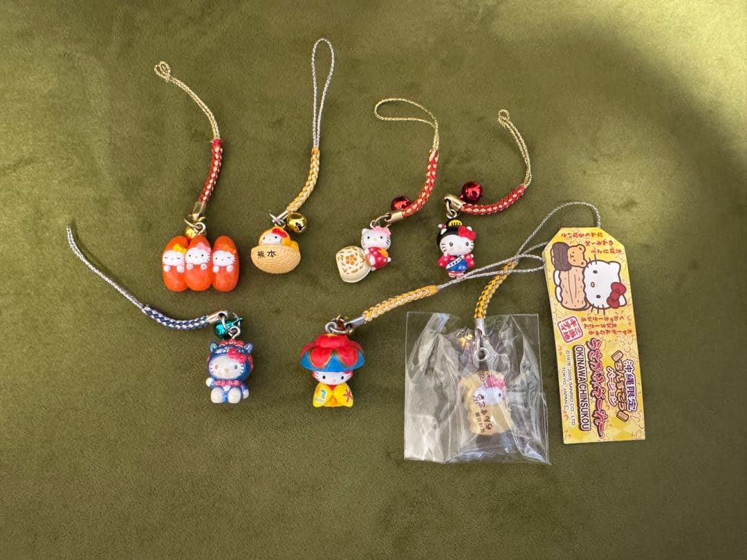 サンリオご当地キティ　根付けストラップ　42個