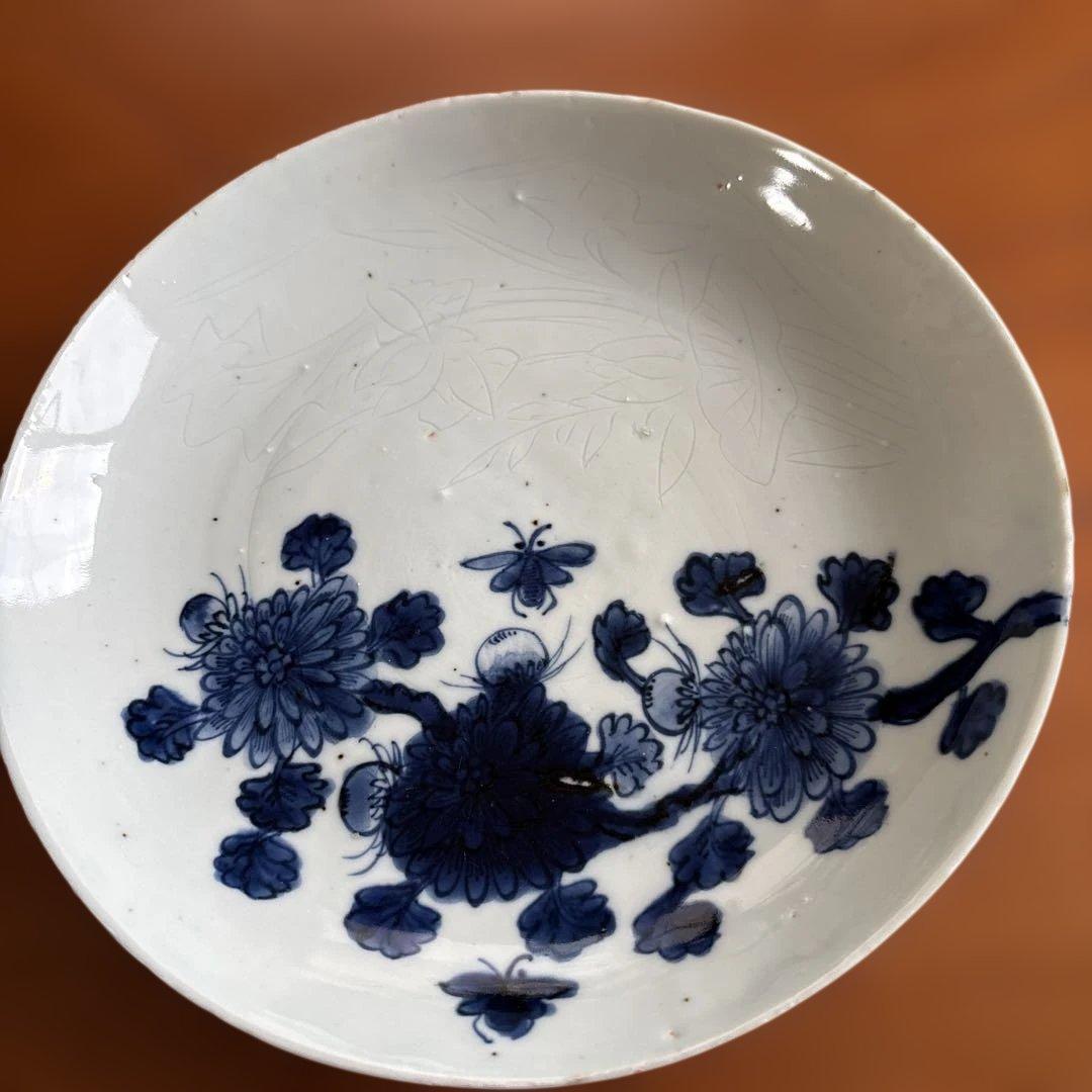 明時代古染め付け　 上手陰刻草花図約七寸皿