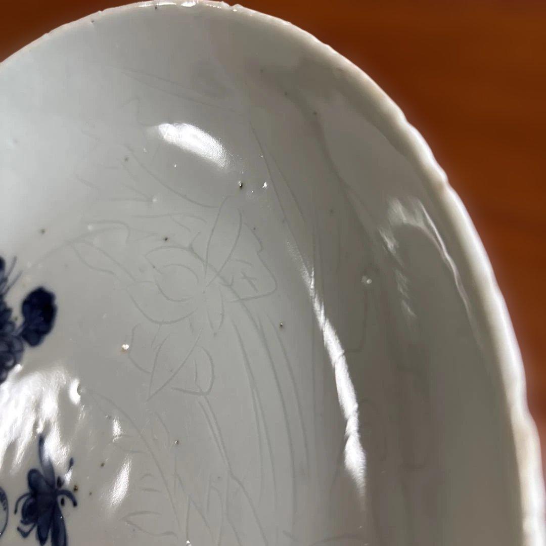 明時代古染め付け　 上手陰刻草花図約七寸皿