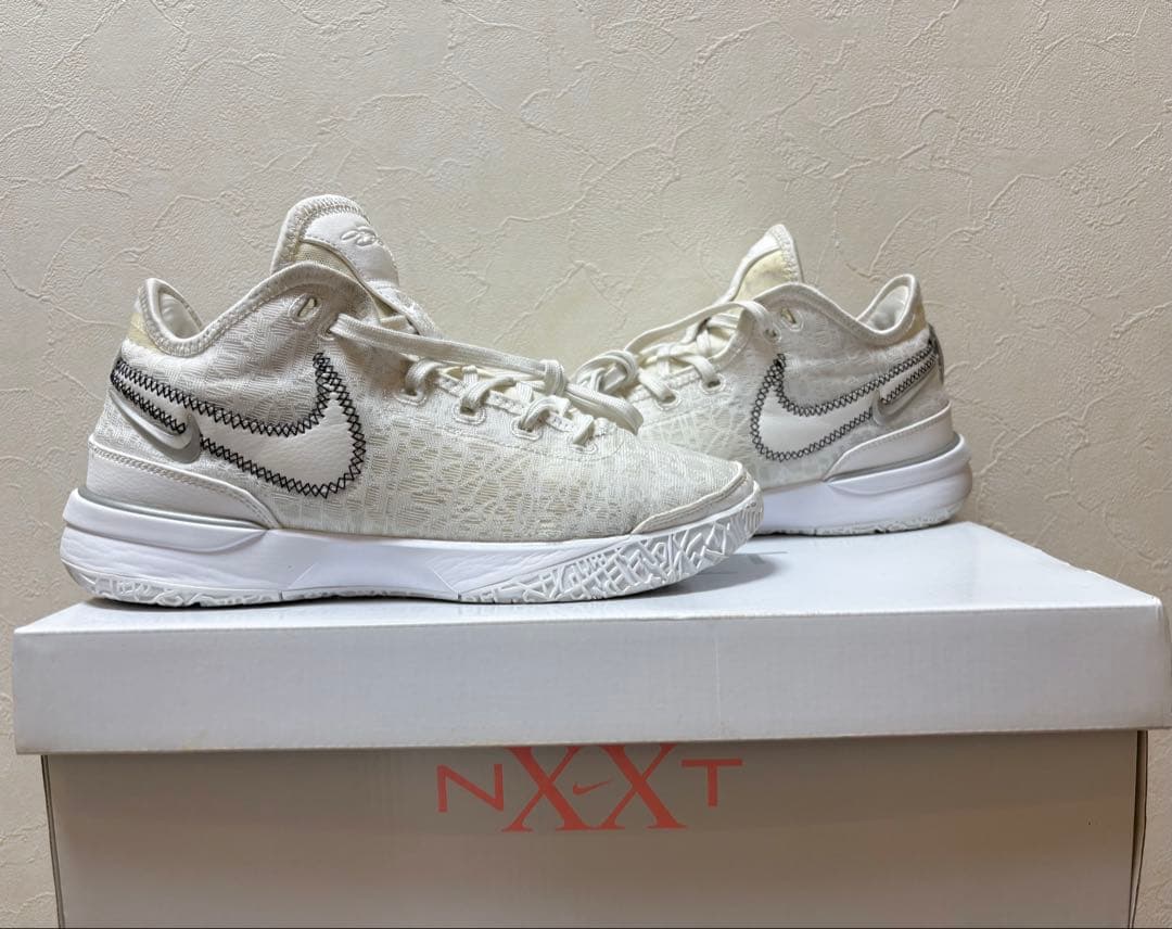 レブロン NXXT Gen AMPD EPホワイト バスケットシューズ