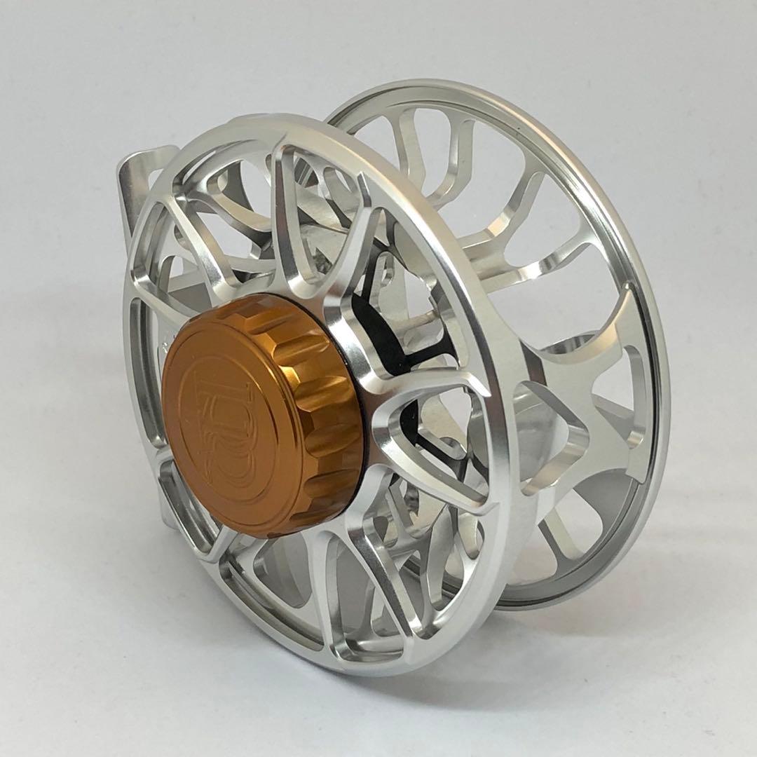 ROSS【ロス】フライリール ◆アニマス 4/5 プラチナム（現行モデル）