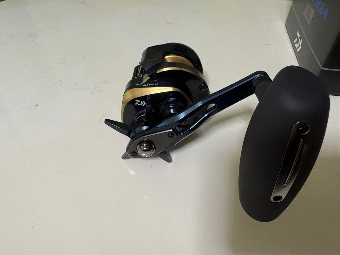 【ほぼ新品】25ソルティガ　300L