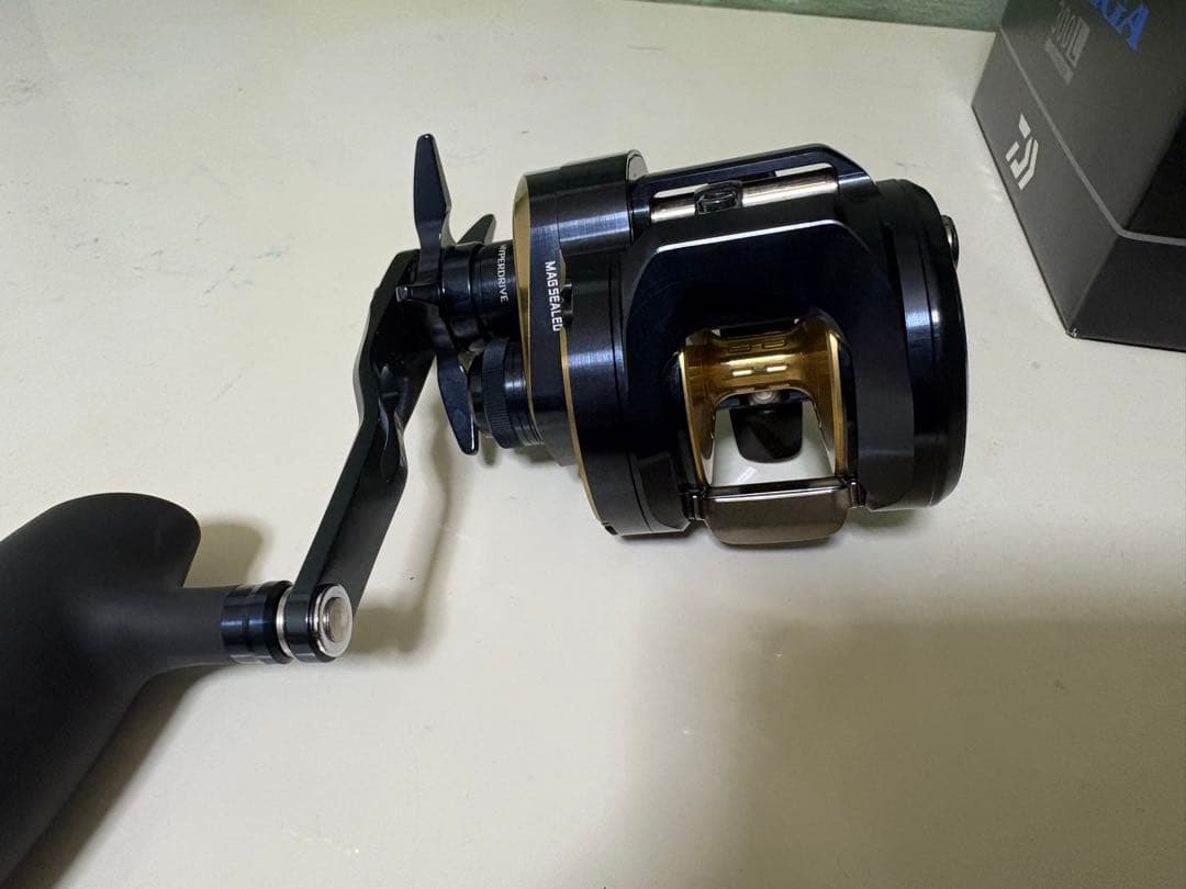 【ほぼ新品】25ソルティガ　300L