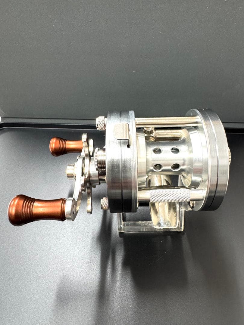 五十鈴工業リールBC421SSSRED2TONE新品未使用箱入