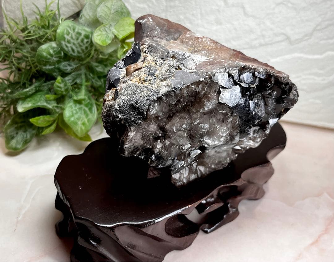 【最強の守護石】観音水晶　モリオン　黒水晶　ラフストーン　台座付き