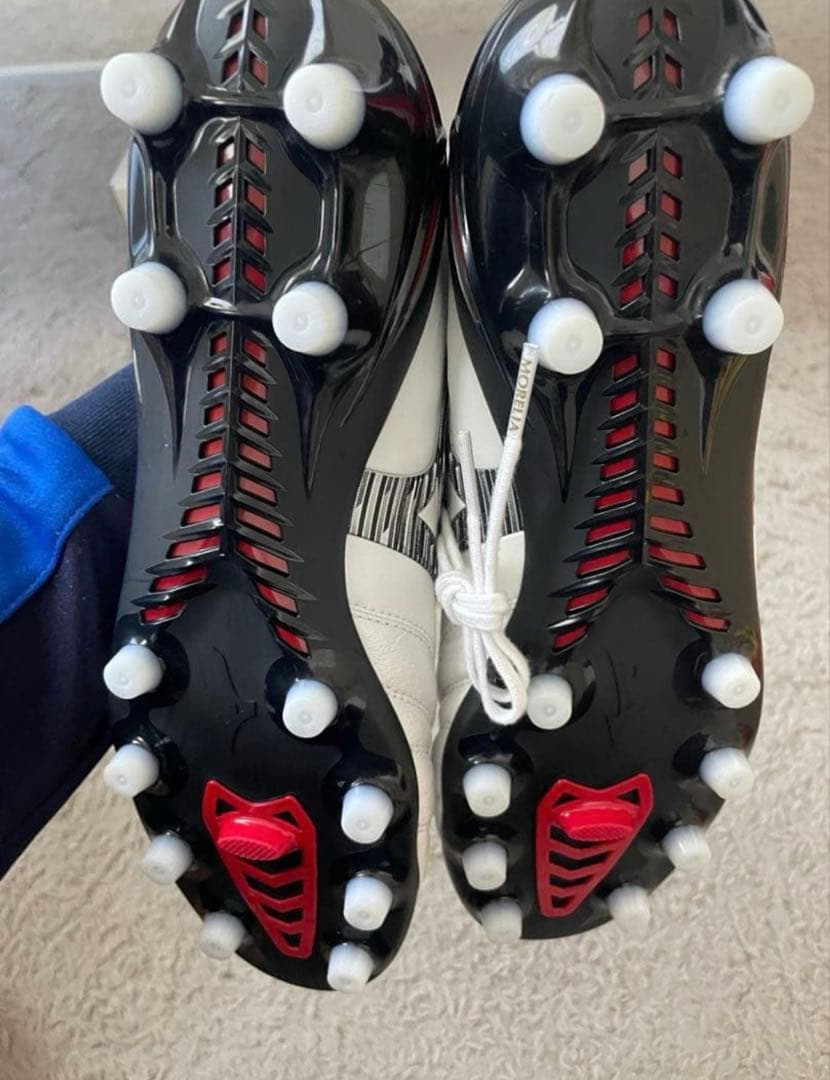 サッカースパイク　ミズノ　モレリアネオ4