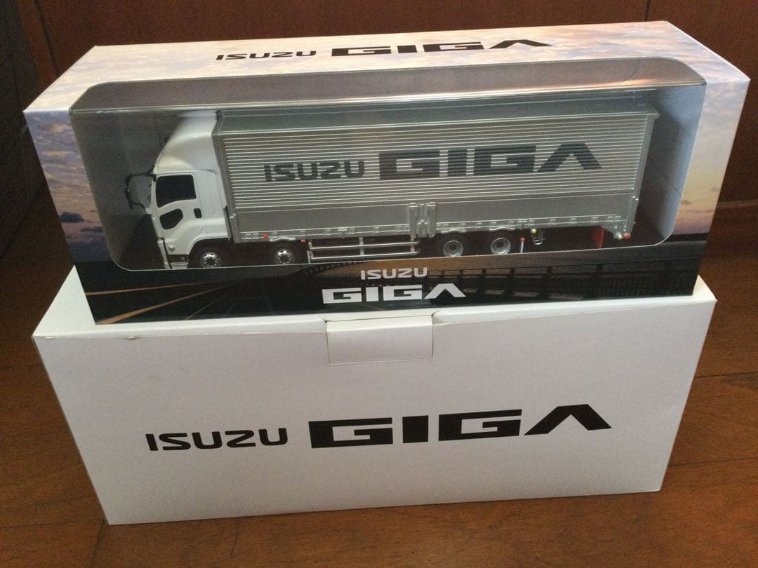 新品・未使用　ISUZU GIGA トラック模型 約1/43　希少品