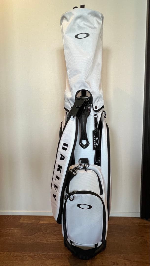美品　OAKLEY ゴルフバッグ・キャディバッグ ホワイト
