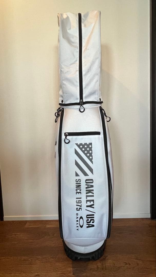 美品　OAKLEY ゴルフバッグ・キャディバッグ ホワイト