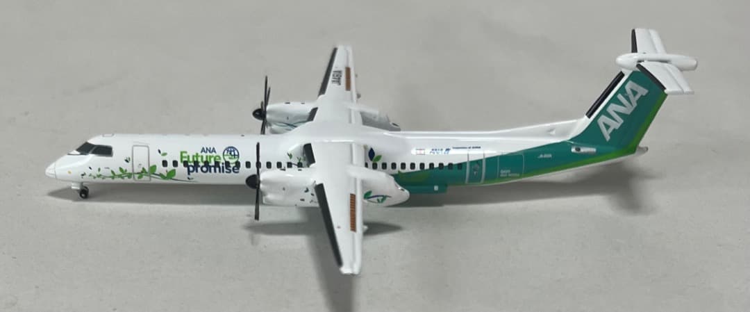 航空機・ヘリコプター ANA Dash8-Q400 JA451A eco Green