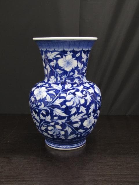 【未使用品】砥部焼 登山作 染付唐草文 花瓶 壺 共箱付