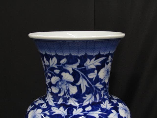 【未使用品】砥部焼 登山作 染付唐草文 花瓶 壺 共箱付