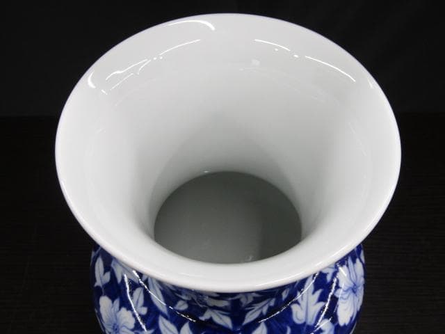 【未使用品】砥部焼 登山作 染付唐草文 花瓶 壺 共箱付