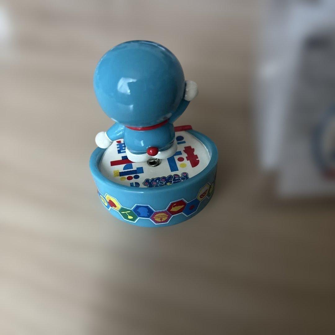 ドラえもん　科学みらい展　ボビングマスコット　ピンバッジ