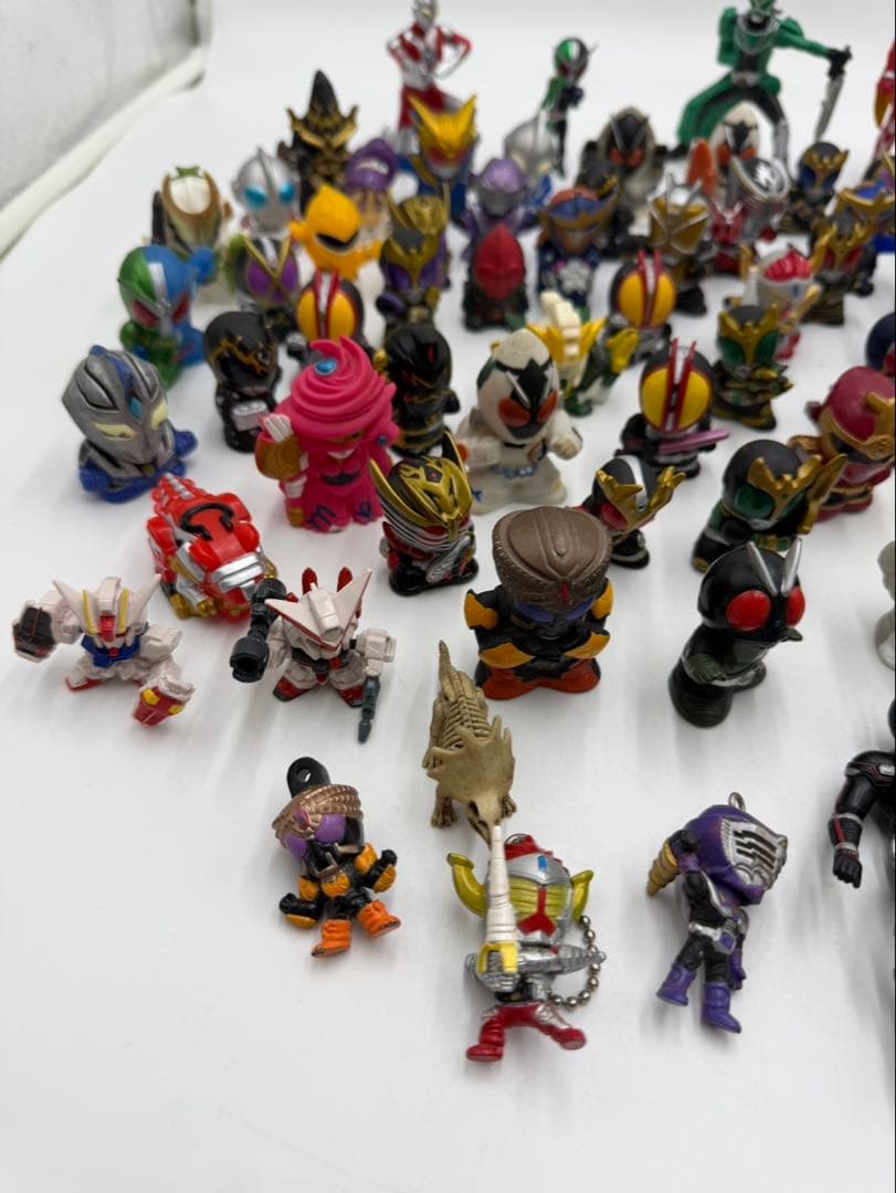 仮面ライダー　ウルトラマン　プリキュアなど　指人形　フィギュア　色々　大量