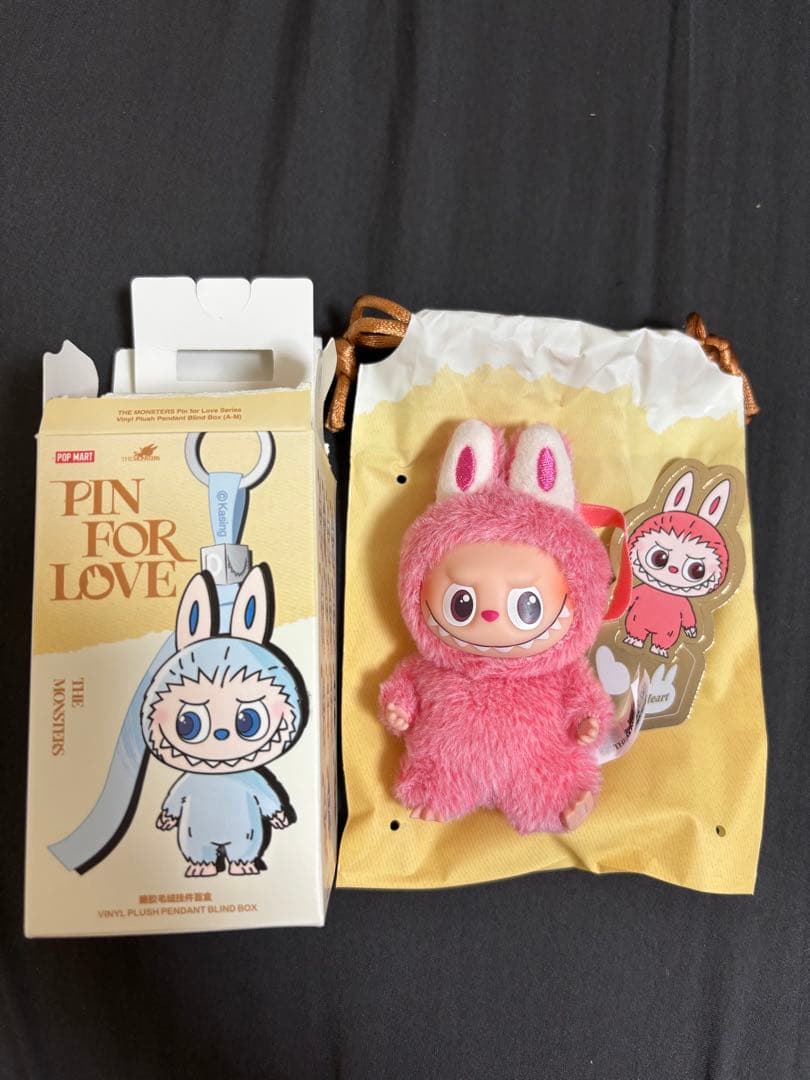 ラブブ PIN FOR LOVE イニシャル ハート シークレット