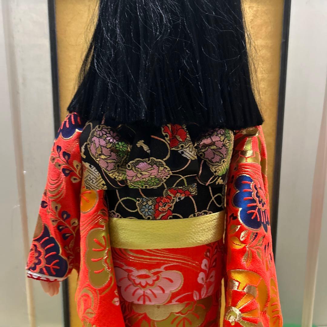 市松人形 68センチ、赤黒衣装 ガラスケース付き