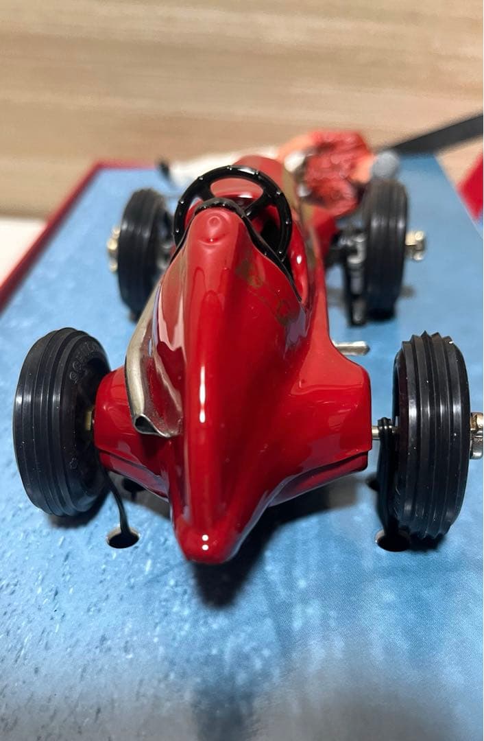 Vivienne Westwood コラボ　Schuco ミニカー　レッド