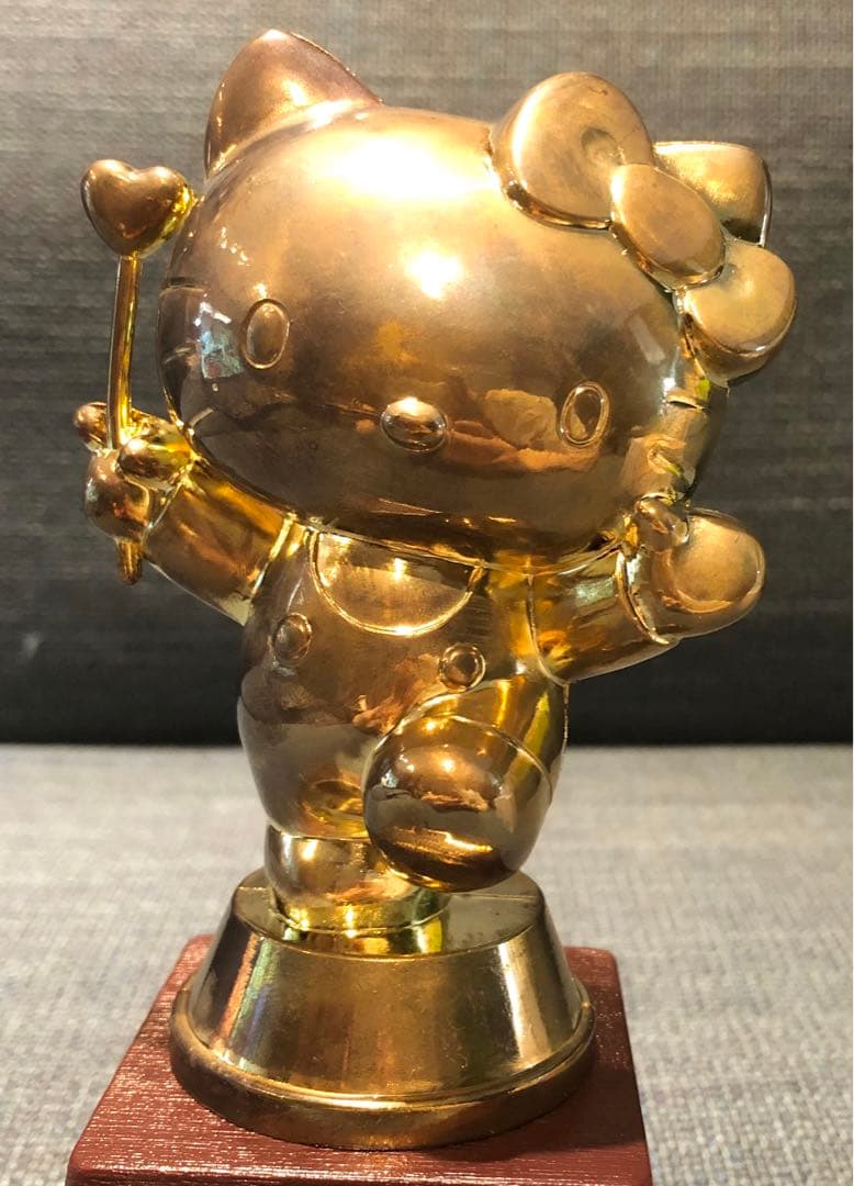 レア ハローキティ生誕20周年記念トロフィー 非売品
