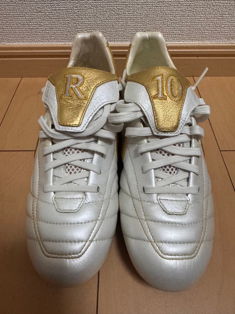 Nike エアレジェンド・スパイク ホワイト/ゴールド