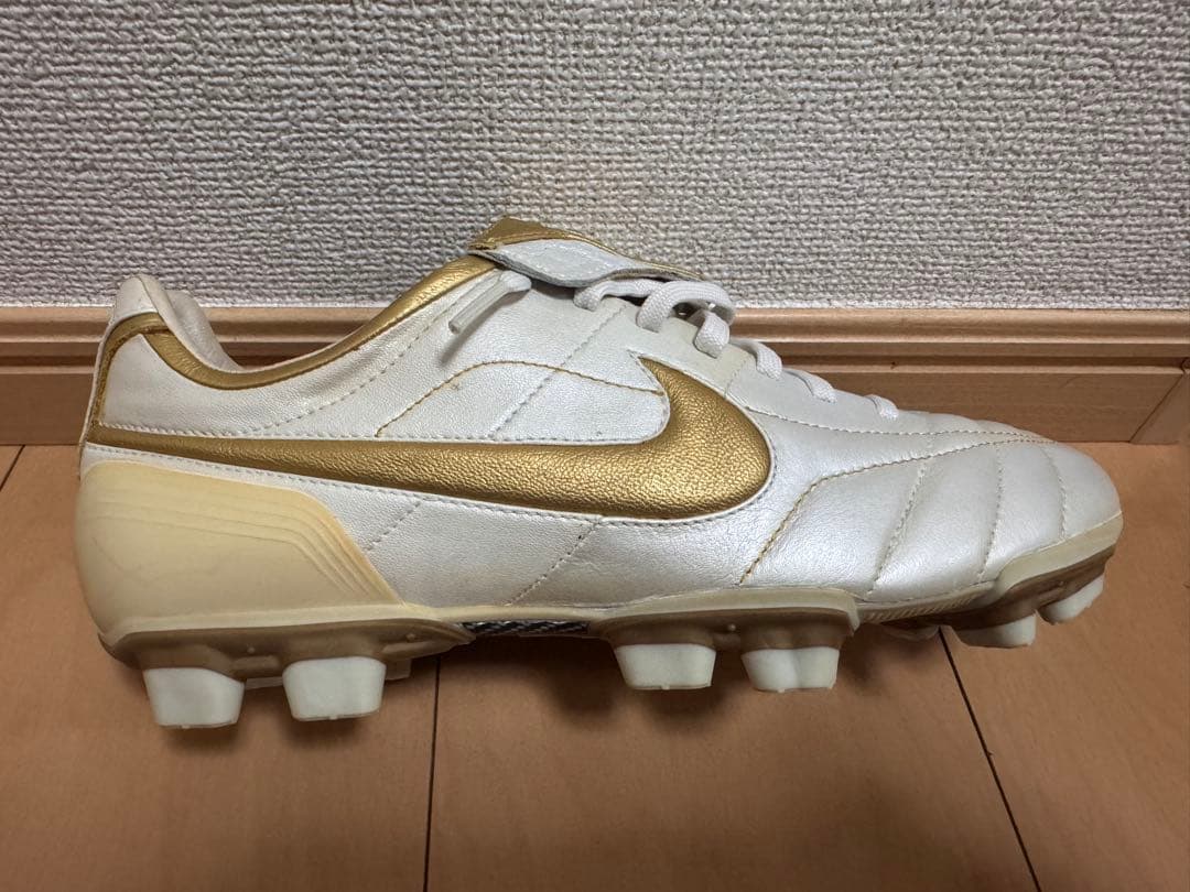 Nike エアレジェンド・スパイク ホワイト/ゴールド