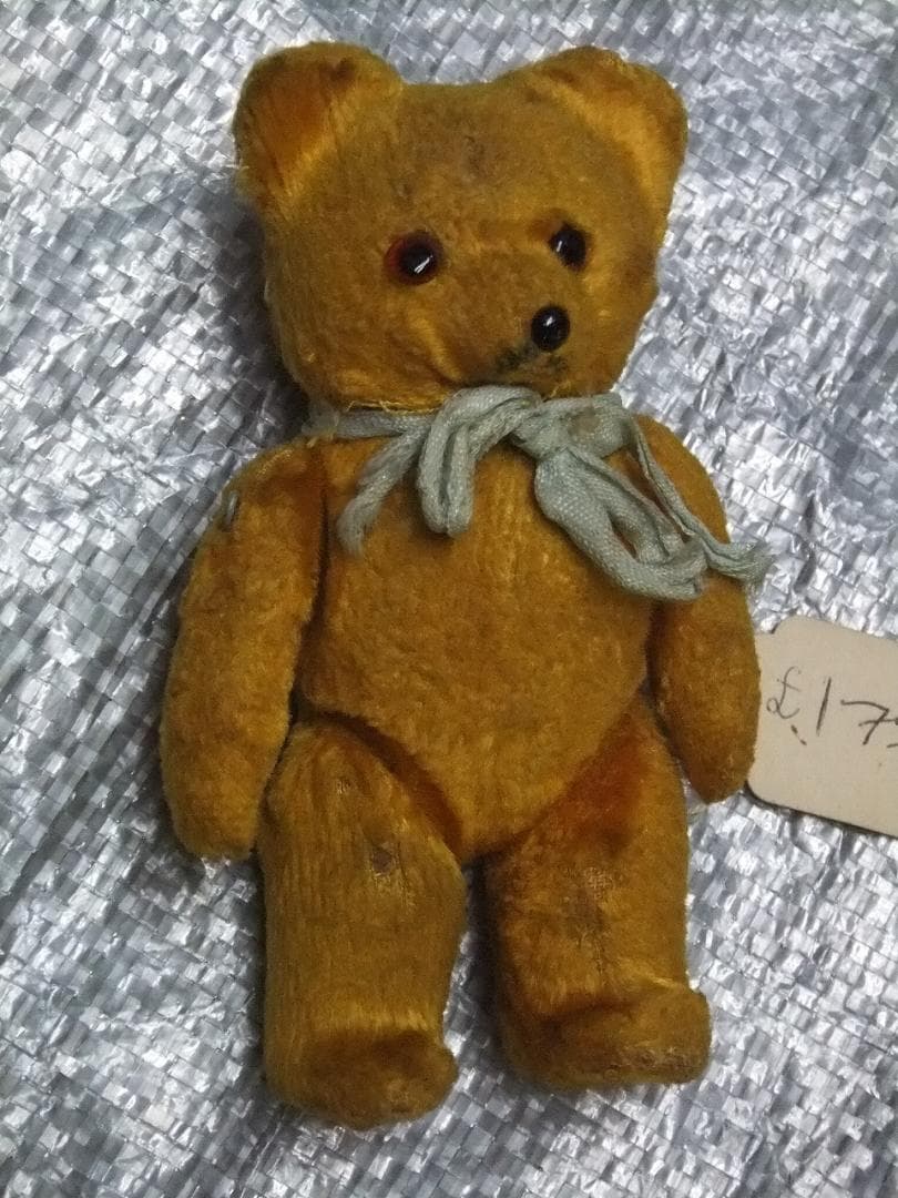 175.00 イギリスポンド値札がついたままのベアちゃん　時代色付きです