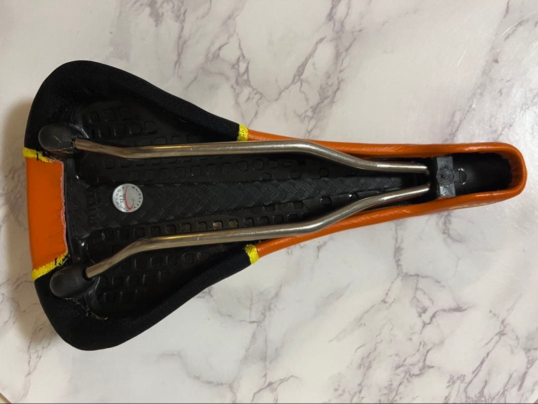 セラ イタリア ピナレロ チタンレール サドル