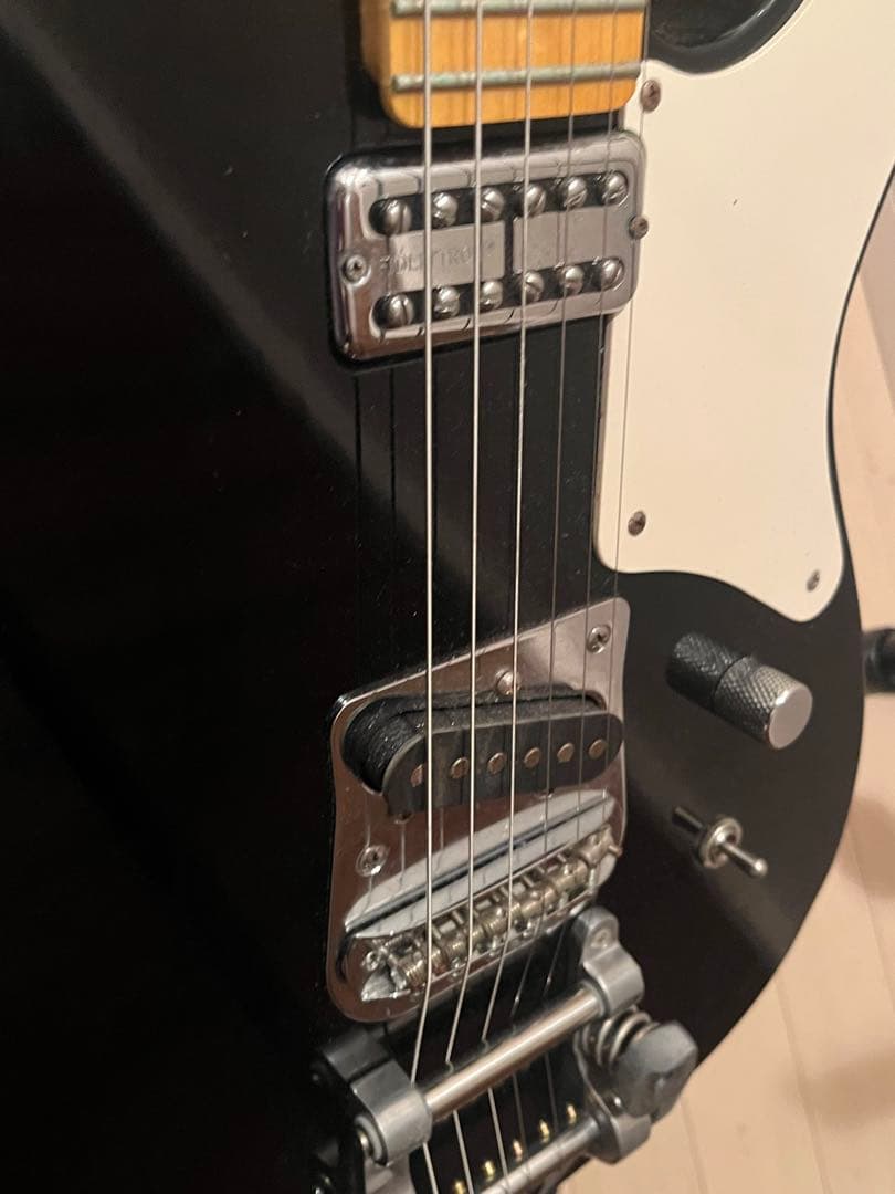 スクワイアーCabronita Telecaster with Bigsby
