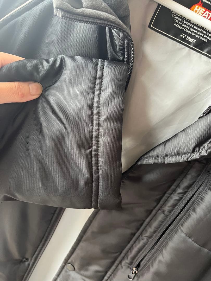 【美品】ヨネックスヒートカプセルベンチコートＬサイズ