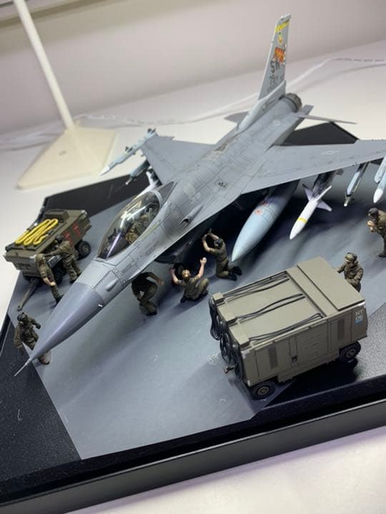 タミヤ　1/48 F-16 ファイティングファルコン　完成品