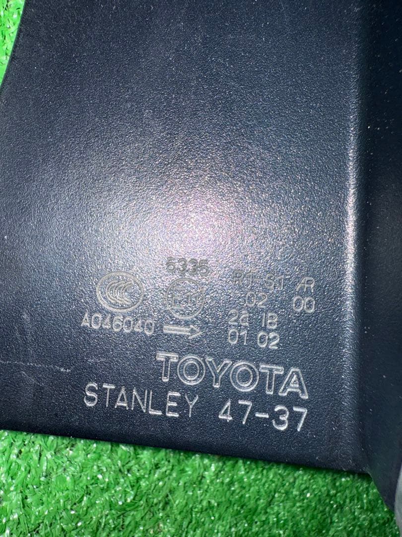 トヨタ　プリウス 30 純正テールランプ左右セット　送料込み　中古品