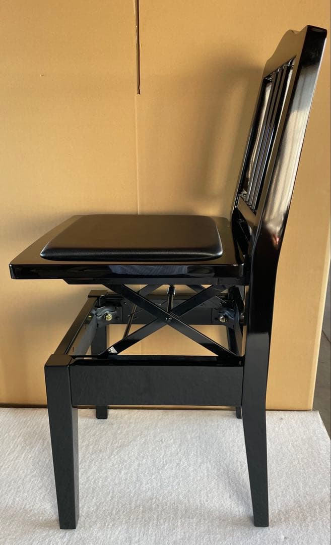 [未使用ピアノ椅子]トムソン椅子鏡面塗装 トムソン椅子　2025年モデルです。