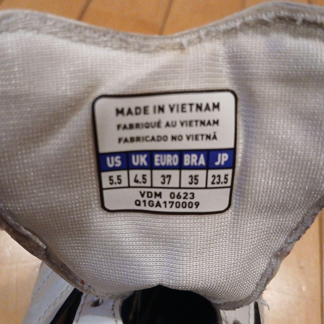 美品　ミズノモレリア MORELIA フットサル23.5cm