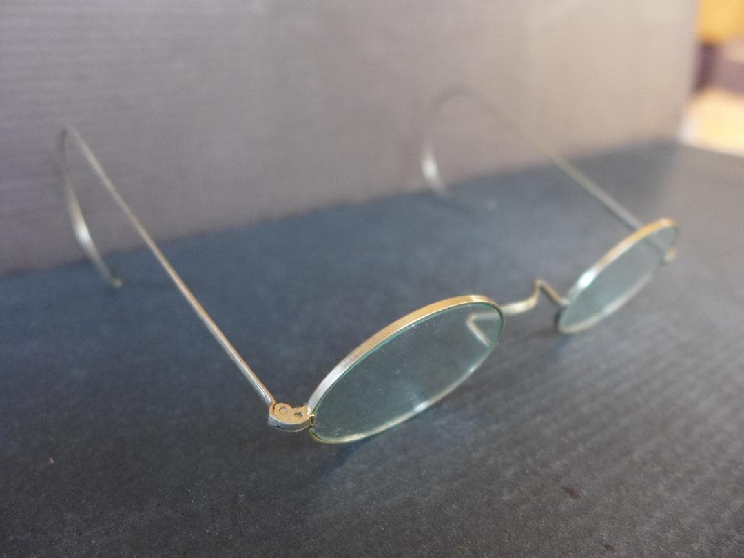時代物　アンティークメガネ　金属フレーム　楕円形状眼鏡　軍人メガネ？　レトロ