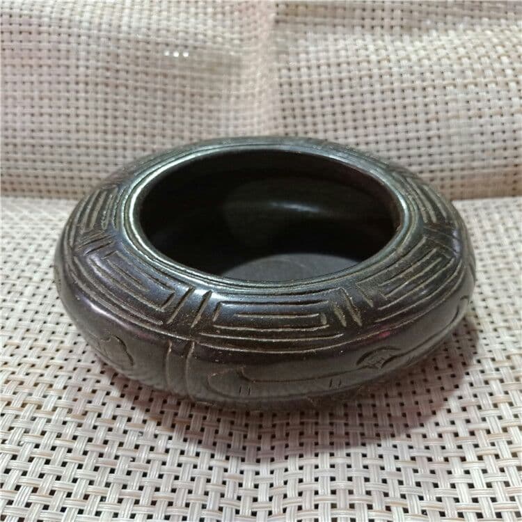 古い工芸品の鉄の石の彫刻や花の筆洗や古遊びの文壇用品