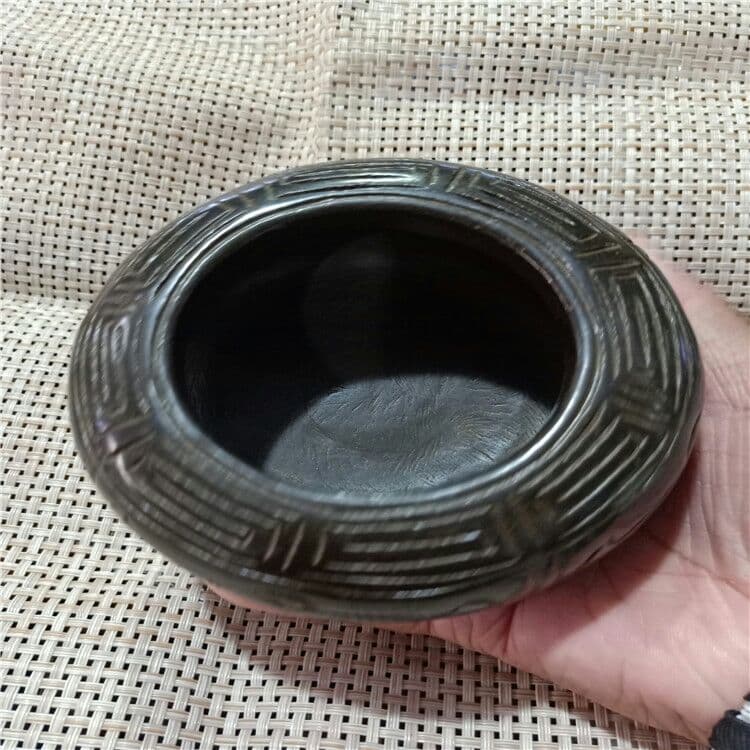 古い工芸品の鉄の石の彫刻や花の筆洗や古遊びの文壇用品