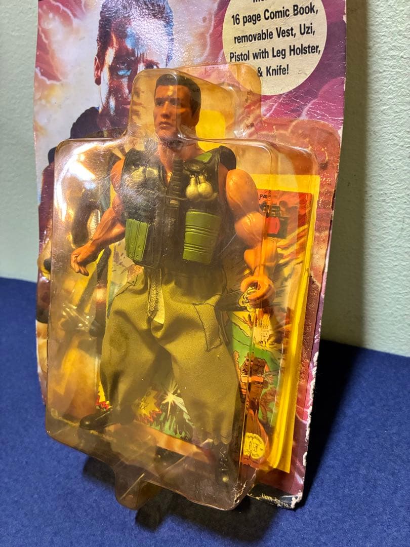 コマンドー シュワルツェネッガー アクションフィギュア コミック付き 1985年